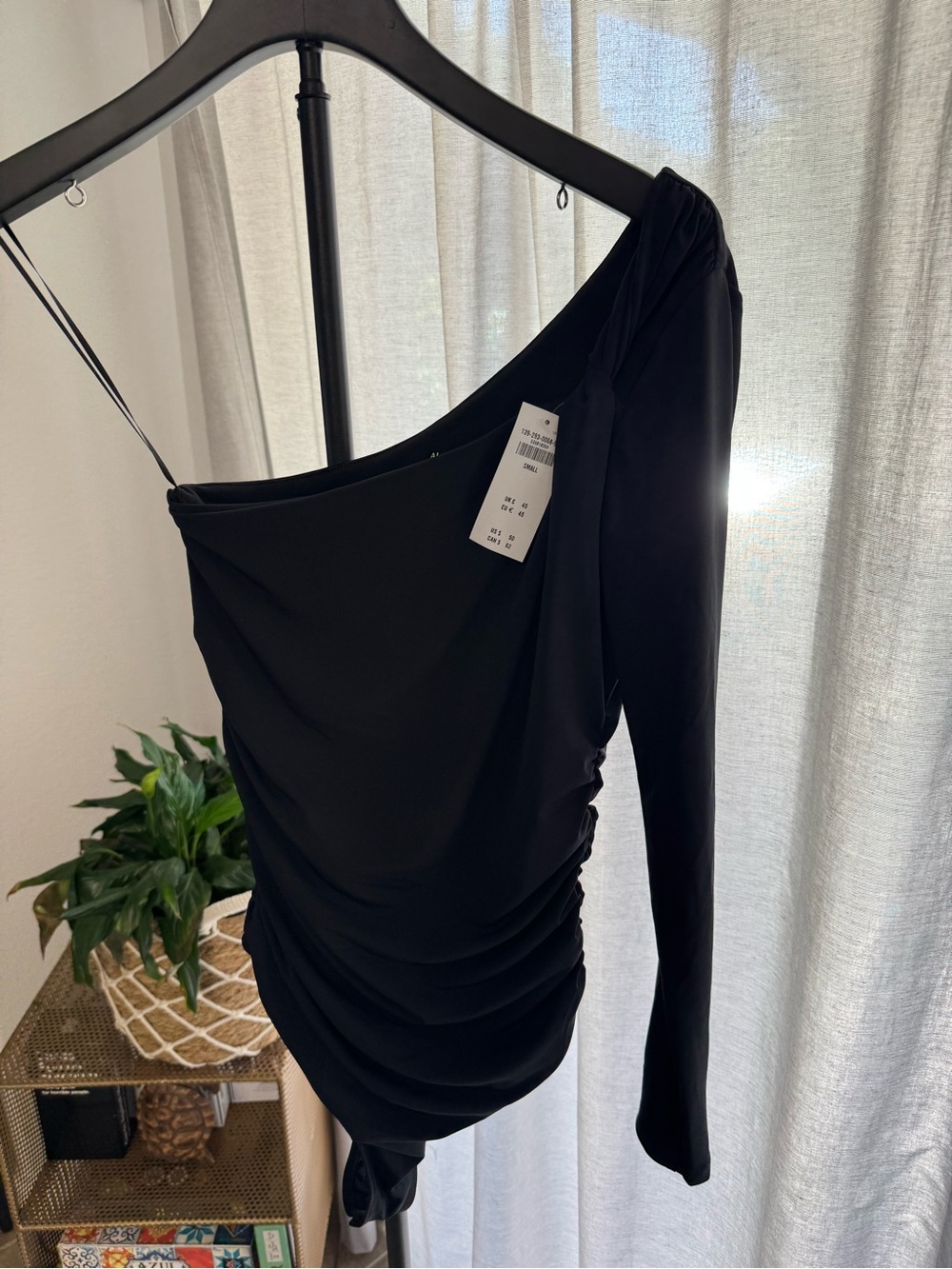 Abercrombie & Fitch Black One-Shoulder Ruched Long-Sleeve Bodysuit